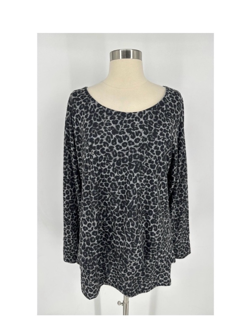 Soft Surroundings Leopard Print Long Sleeve Scoop Neck Top